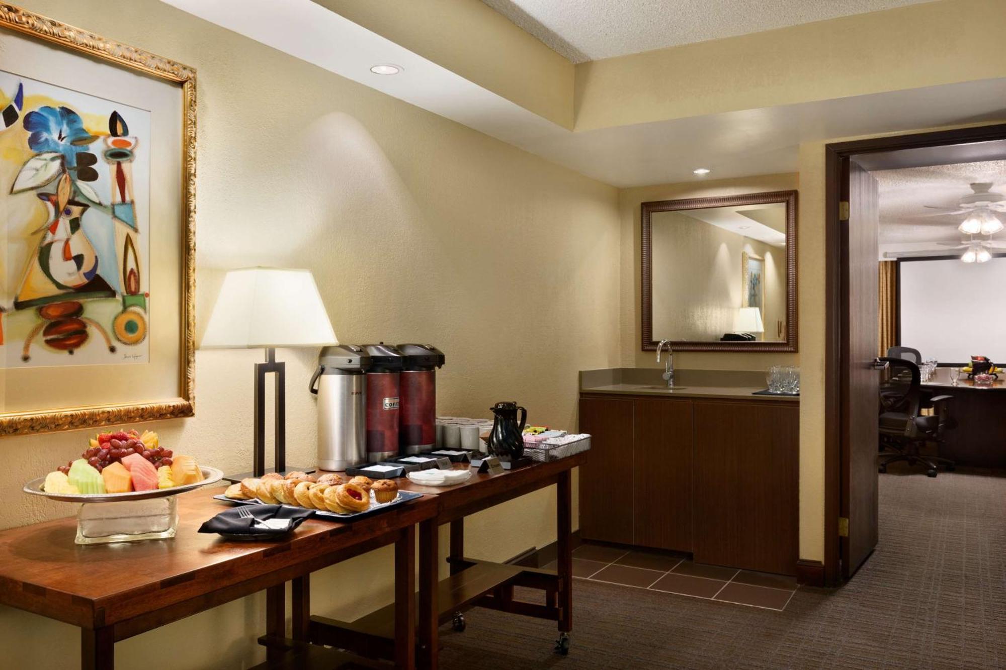 Embassy Suites Dallas - Dfw International Airport South Ирвинг Экстерьер фото